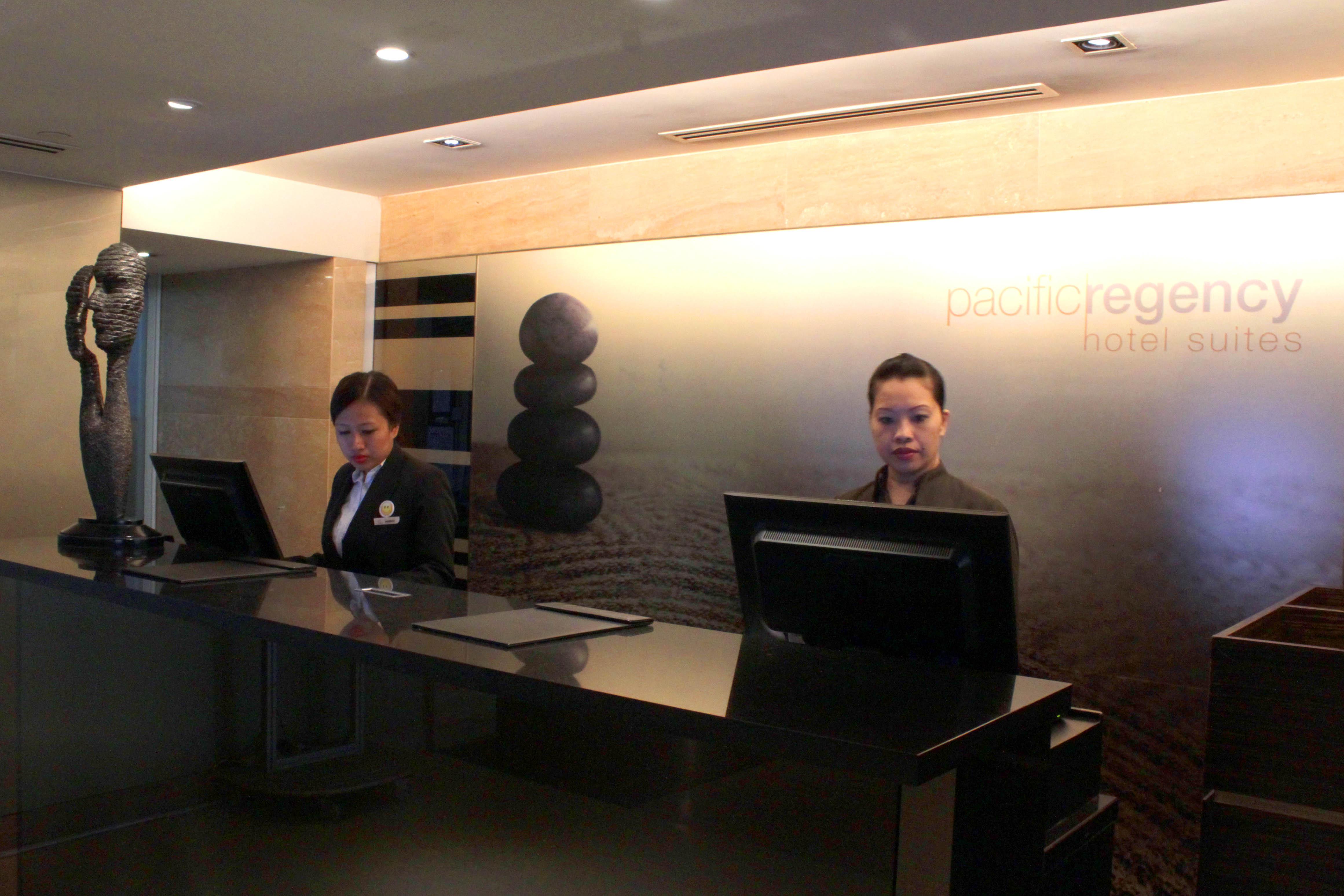 Pacific Regency Hotel Suites Kuala Lumpur Ngoại thất bức ảnh Concierge at the lobby of the hotel